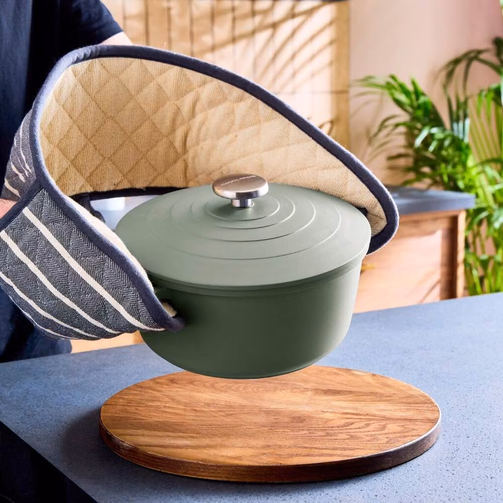 Morphy Richards Green Cast Aluminium Casserole Dish with Ceramic Coating, 24cm, 4.1 l – 10