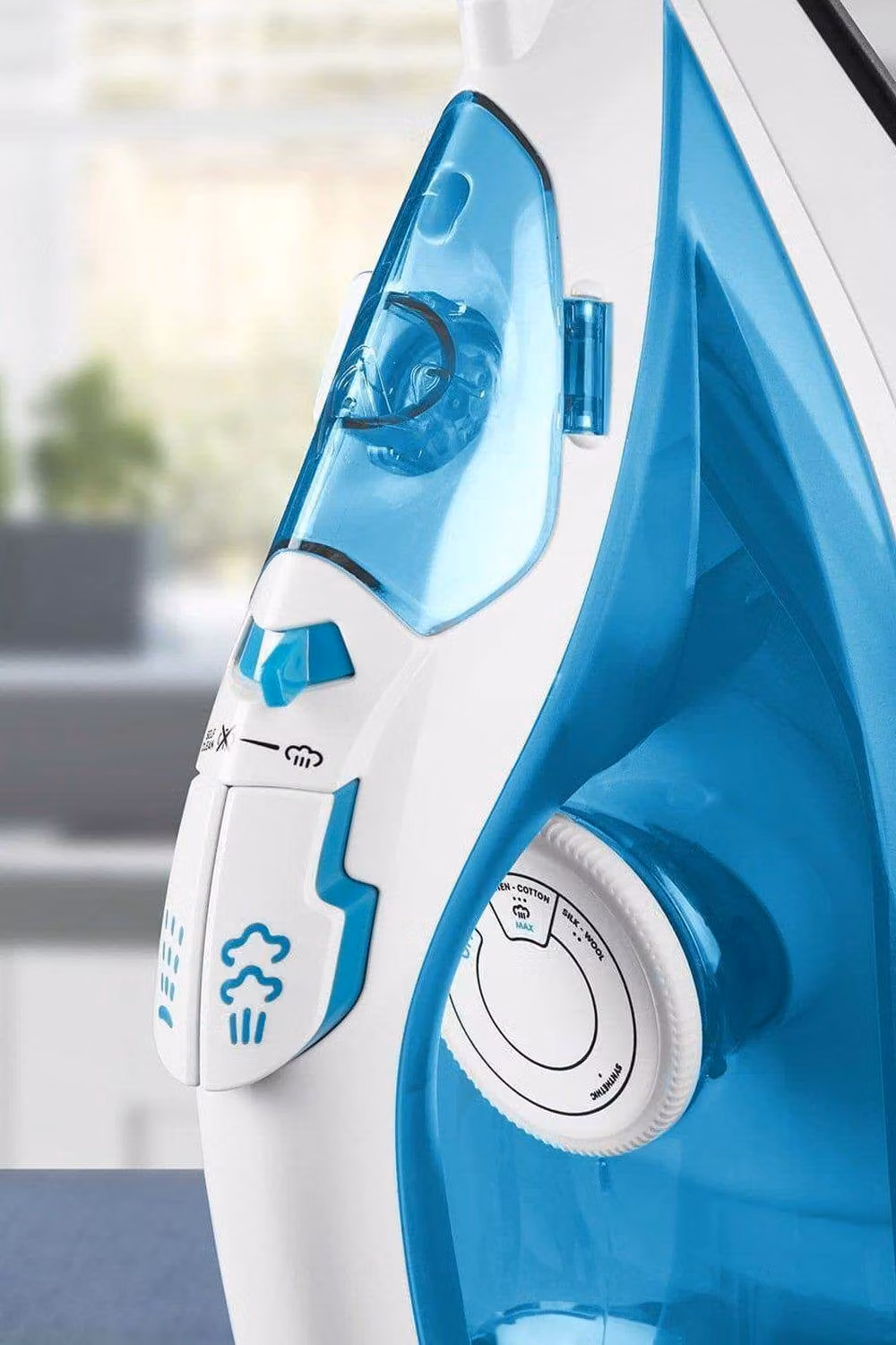 Swan 2500W Cord or Cordless Steam Iron with Non-Stick Ceramic Soleplate and Vertical Steam, Blue – 4