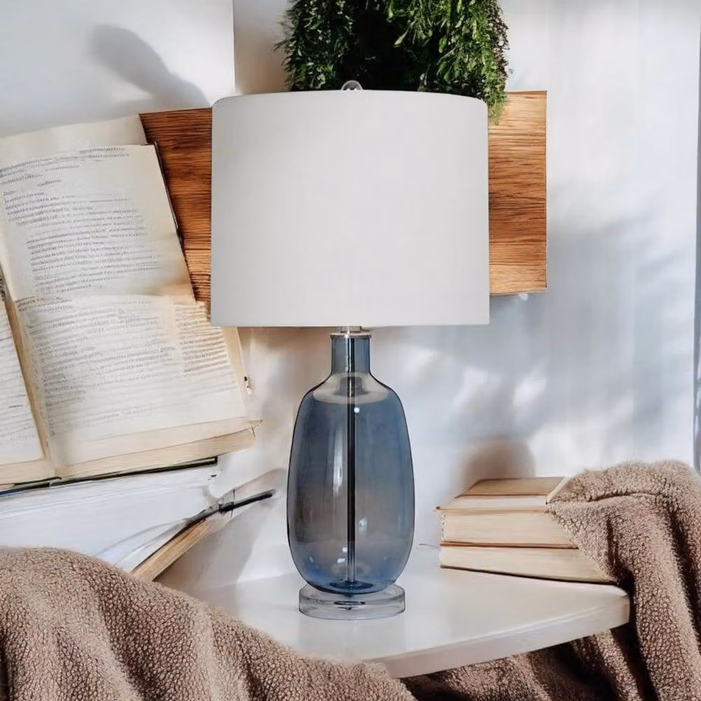 Minster Ceramic Table Lamp in White and Blue, W/D/H: 28 x 28 x 24 cm – 3