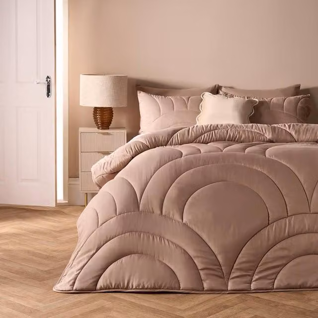 OHS Quilted Arches 7.5 TOG Duvet and Pillowcase Set, Light Brown, King Size