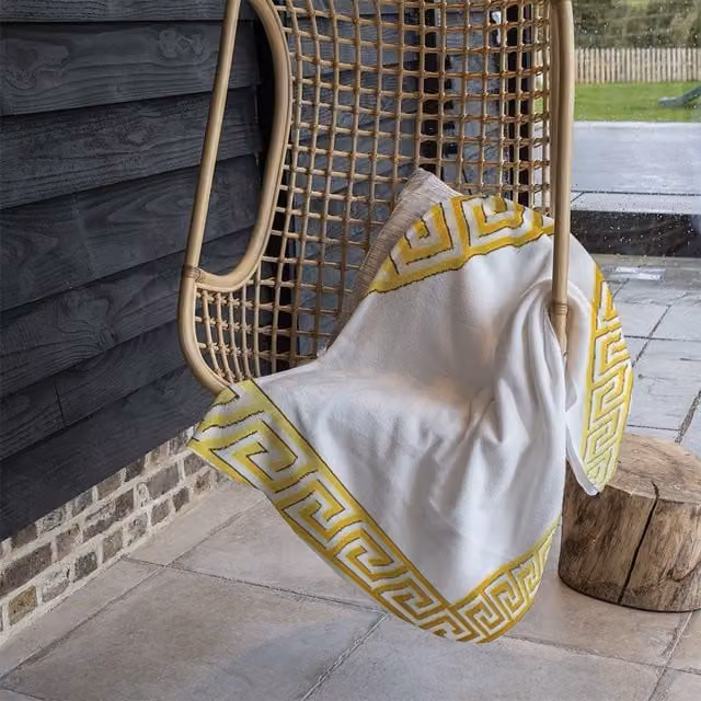 Benjamin Tate Design Golden Greek Ornamental Frame Fleece Blanket in Gold and Beige, W/D/H: 120 x 150 cm