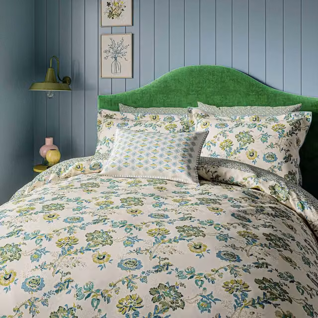 Land & Shore Orchard Super Kingsize Reversible Cotton Duvet Cover and Pillowcase Set, Multicolour Floral Design, W: 200 cm x D: 200 cm