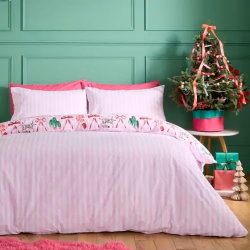 Catherine Lansfield Christmas Kitsch Reversible Double Duvet Cover and Pillowcase Set in Pink, W/D/H: 200 x 200 cm – 1
