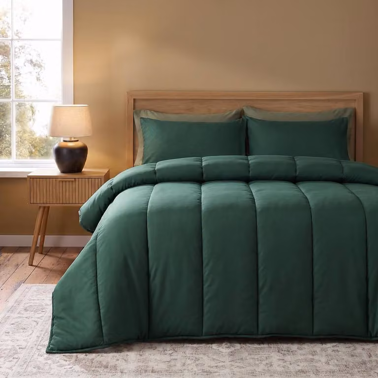OHS Reversible 10.5 Tog Coverless Microfibre Duvet with Pillowcases in Green, King Size