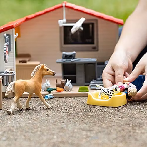 Schleich Veterinarian Practice Farm Playset in Multicolour – 2