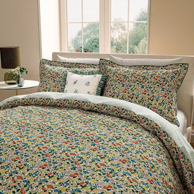 V&A Blossom Harmony Double Cotton Duvet Cover and Pillowcase Set, Multicolour, W: 200 cm, H: 140 cm – 1