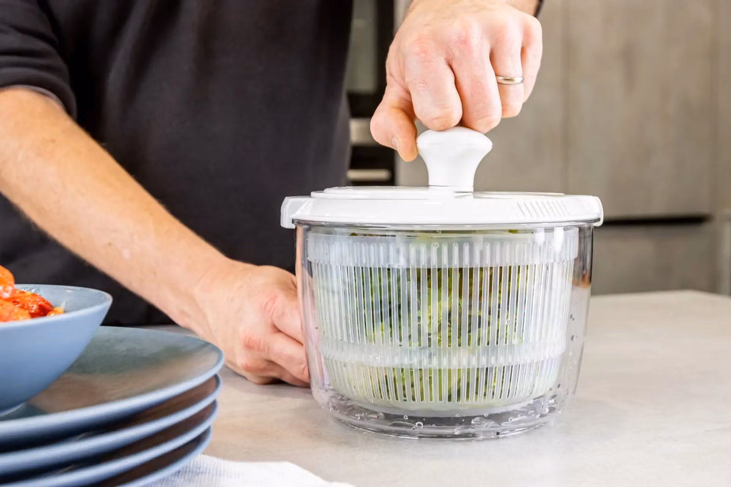 KitchenCraft Mini Salad Spinner in White, 19cm – 4