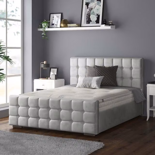 IH Design Chesterfield Upholstered Velvet Bed Frame in Silver, W: 140 cm, L: 200 cm