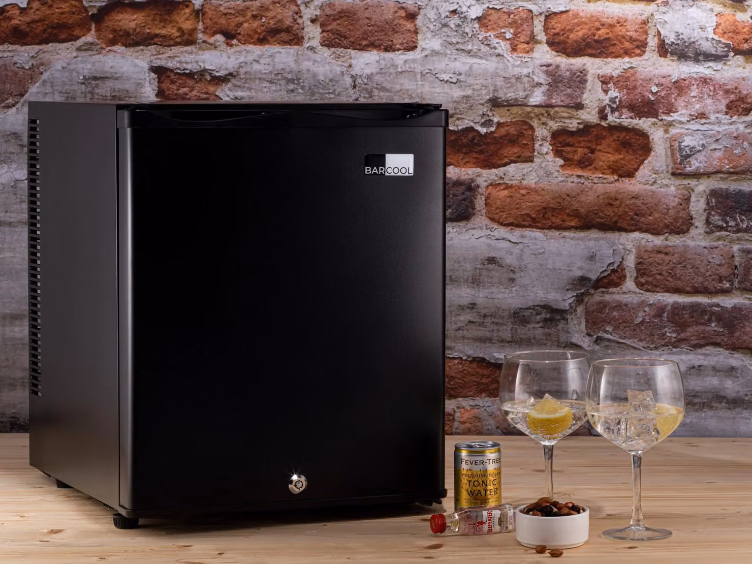 Subcold BAR30 LED Black Thermoelectric Mini Bar with Interior LED Light and Lockable Door – 7