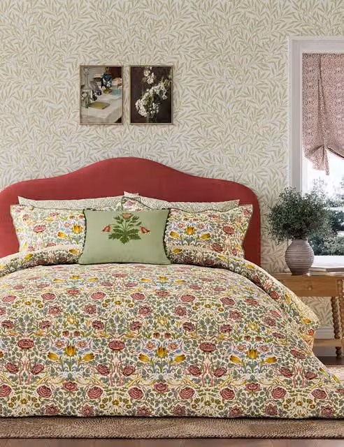 Morris & Co Art Nouveau Floral Rose Bedding Set, Green Mix, Mako Satin Cotton, W: 180 cm, L: 200 cm