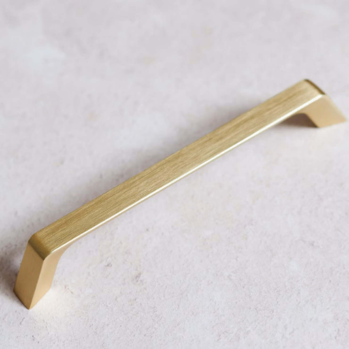 Handle & Home Brushed Brass Shaker Cabinet Bar Handle, Gold, 160mm – 2