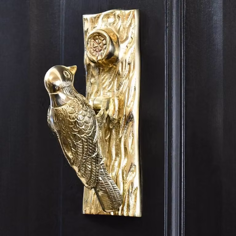 NESTLUNE Polished Brass Woodpecker Door Knocker in Gold, W: 52 cm, H: 1000 cm