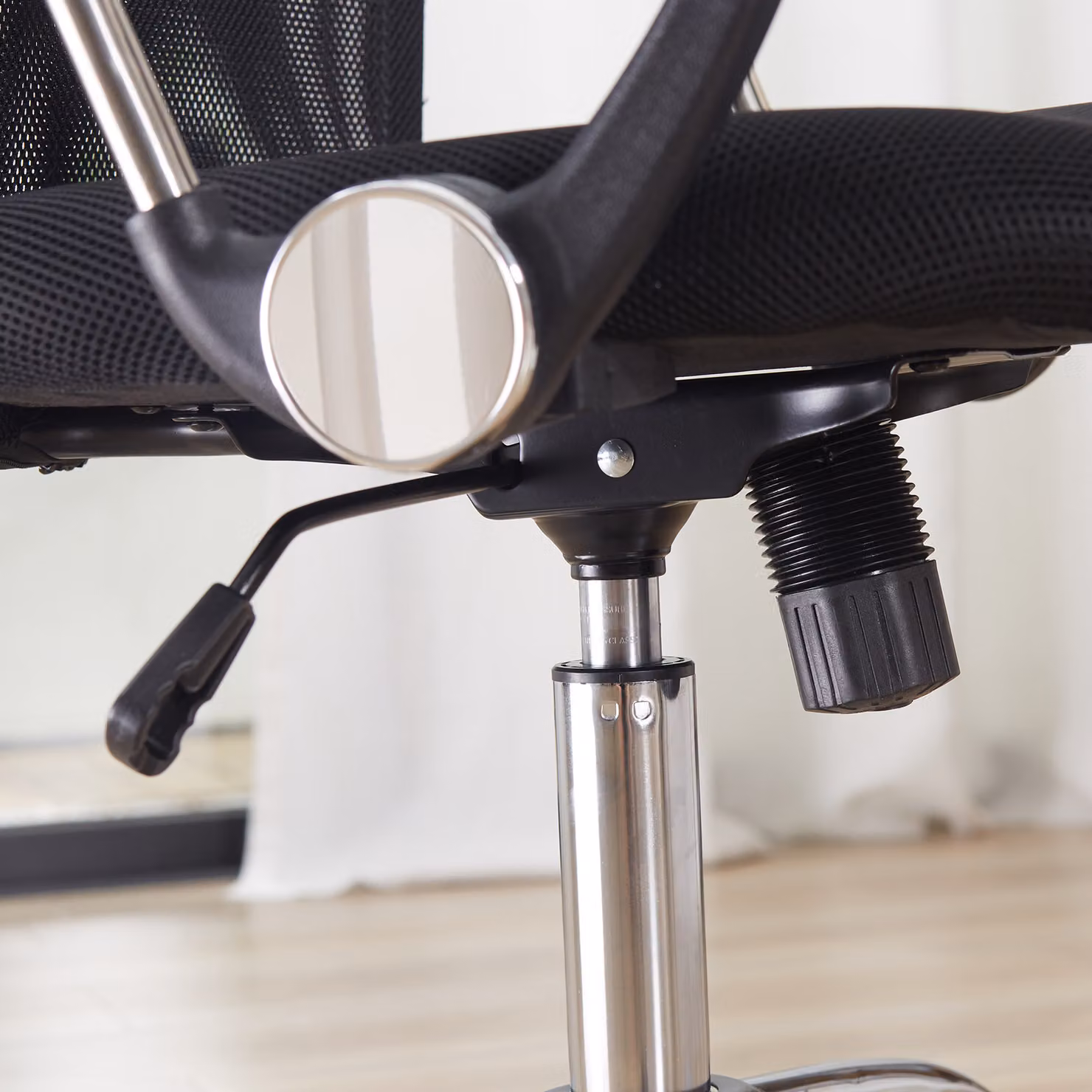 HOMCOM Ergonomic Black Mesh Office Chair with Adjustable Height, Tilt Function and Swivel Base – 5