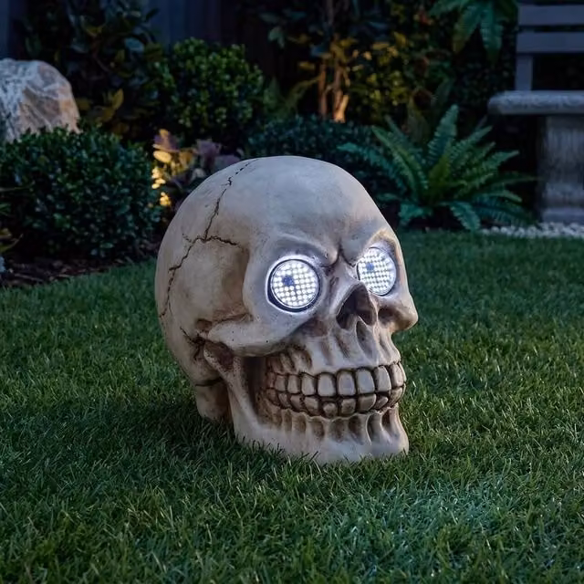 Garden Greatness Spooky Blinkin' Skull LED Ornament, White and Multicolour Plastic Tabletop Decoration