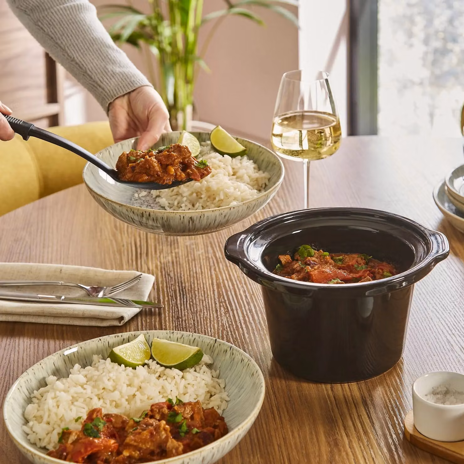 Morphy Richards 1.5L Compact Slow Cooker in Silver with Ceramic Pot and Stainless Steel Finish – 10
