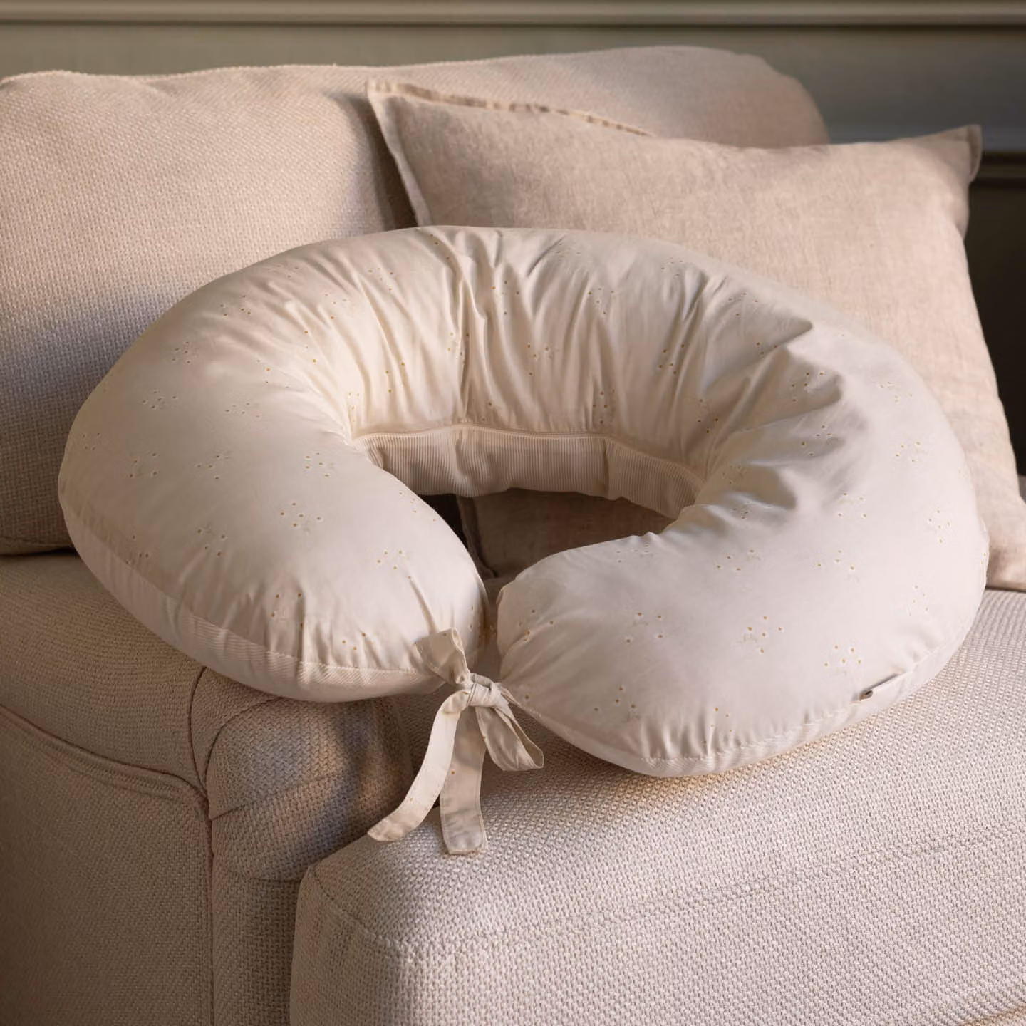 Avery Row Wild Chamomile Wrap Around Nursing Pillow in Organic Beige Cotton – 2