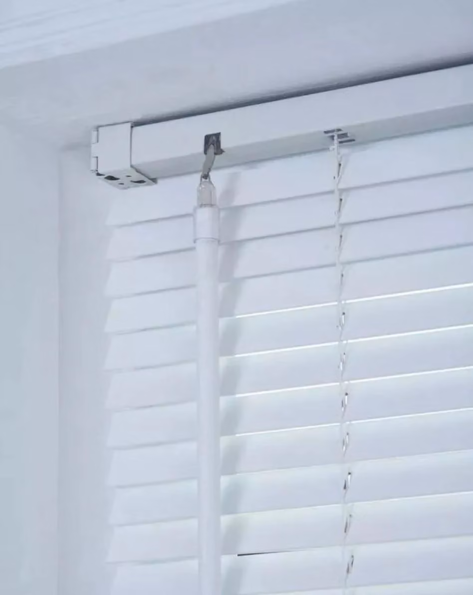 Little Black Book 25mm White Wood Venetian Blind W: 60 cm, L: 160 cm