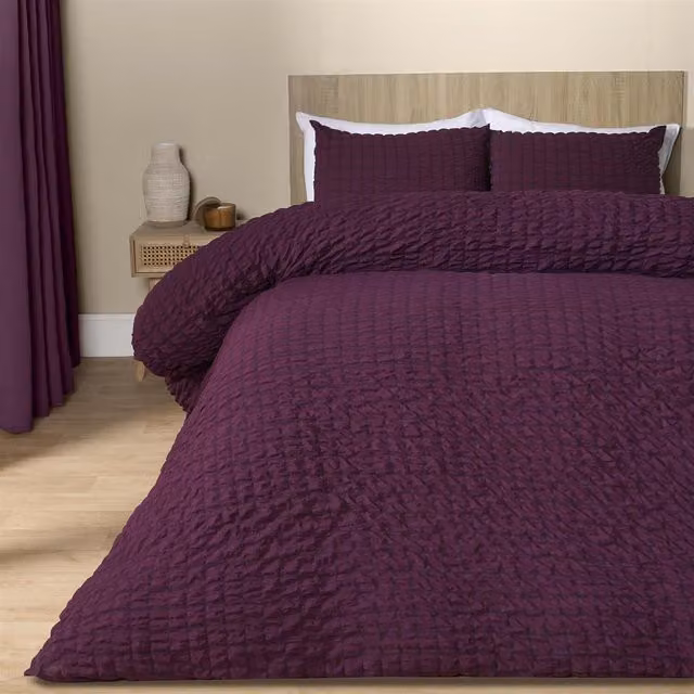 OHS Seersucker Duvet Set and Pillowcase in Red/Purple Cotton and Polyester Blend
