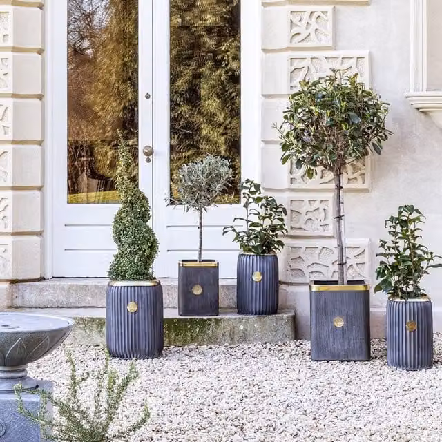 Royal Botanic Gardens Kew Richmond Antique Lead Outdoor Planter Set of 2 in Grey and Gold Metal – 1