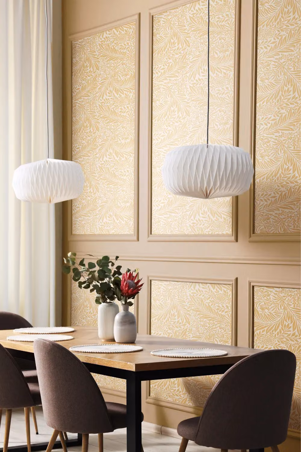 Hoopla Walls Leaf Vine Wallpaper in Yellow – 2