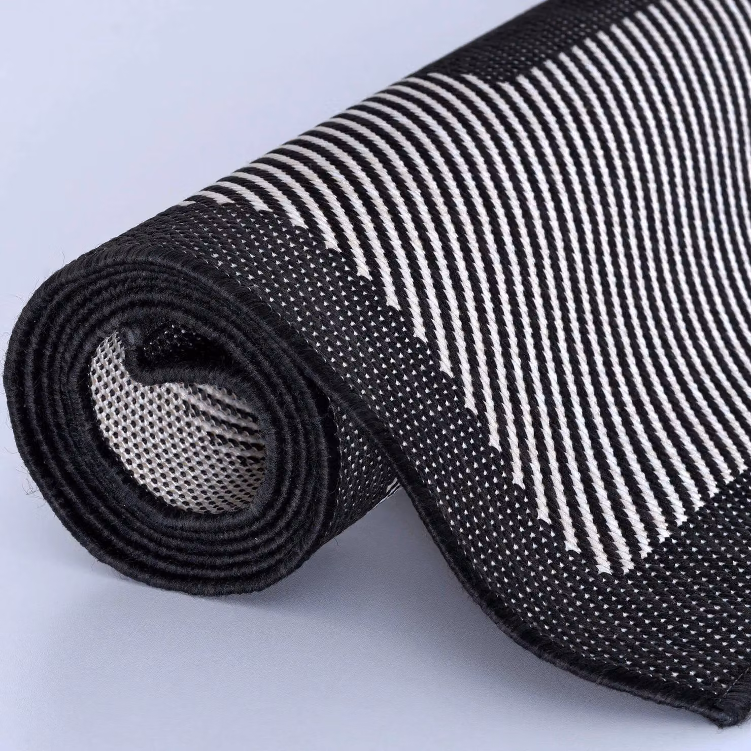 THE RUGS Black Bordered Outdoor and Indoor Weatherproof Washable Rug, W: 140 cm, L: 200 cm – 5