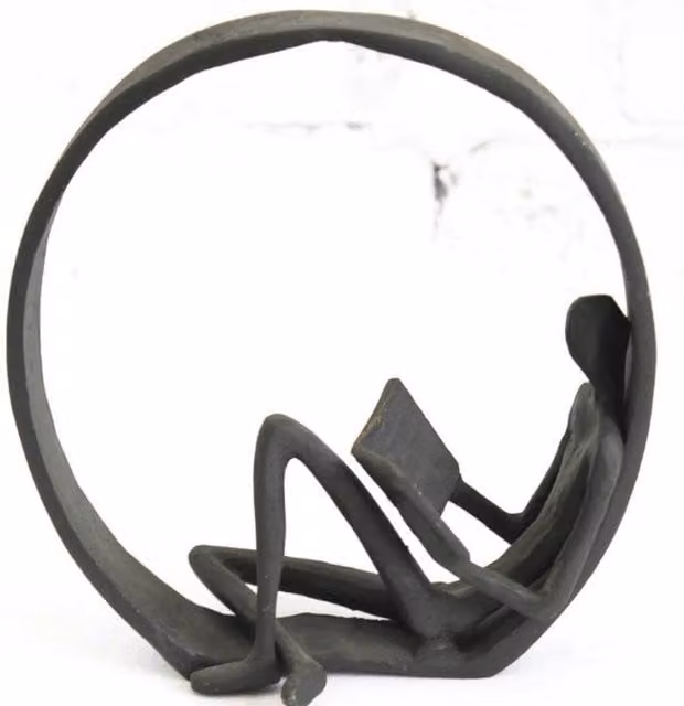 Livingandhome Black Metal Men Lie Circle Iron Sculpture Tabletop Ornament