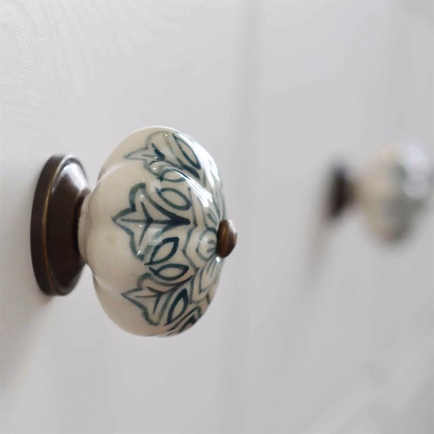 Nicola Spring Floral Ceramic Cabinet Knobs, Pack of 6, Dark Green – 5