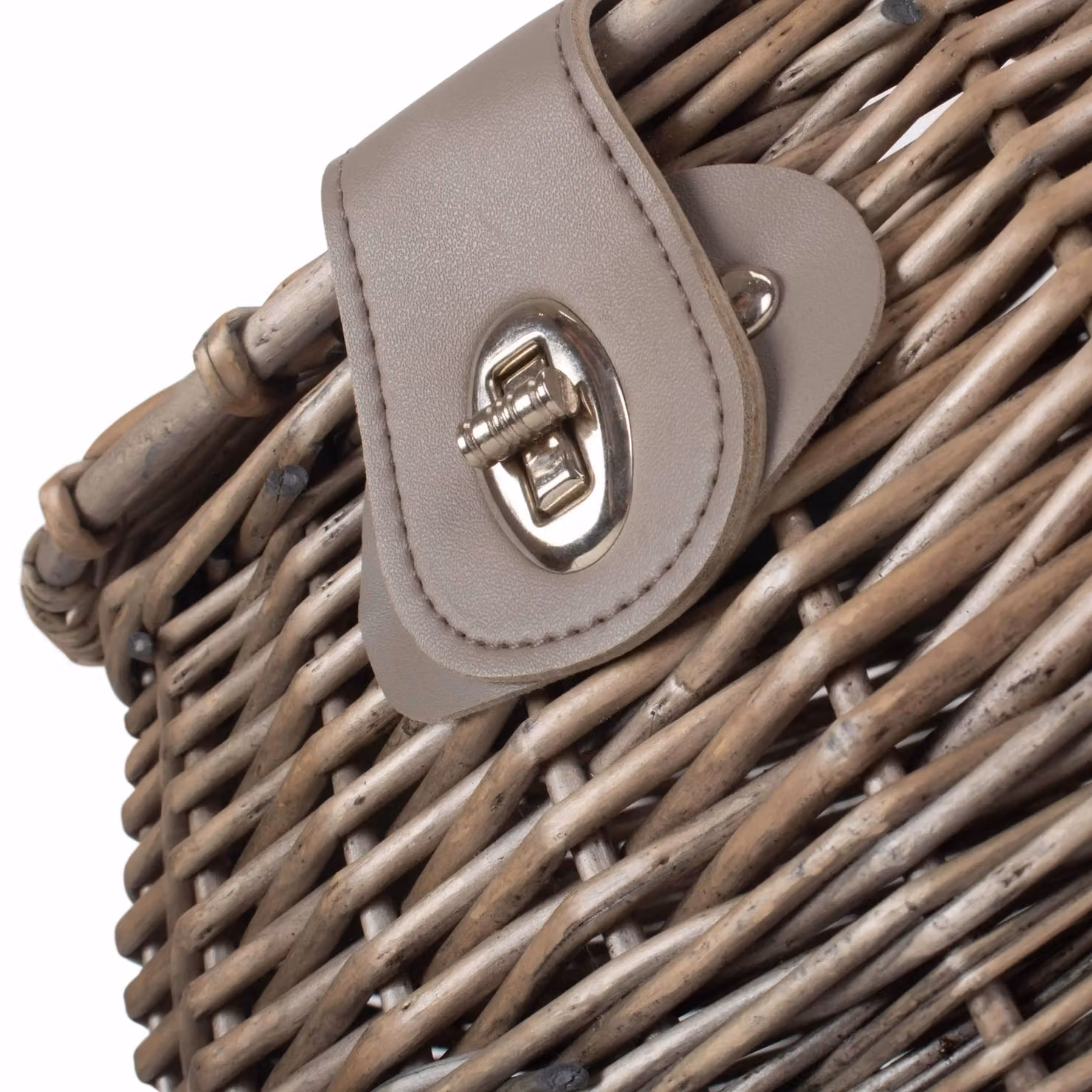 Red Hamper Antique Wash Wicker Fishing Creel in Brown and Red with Open Weave Rattan – 3