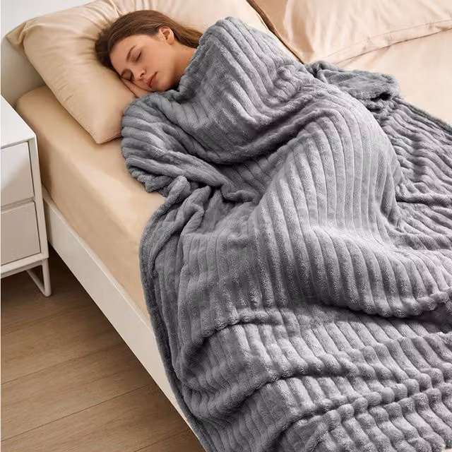 Livingandhome Reversible Fluffy Striped Throw Blanket in Grey, W: 150 cm, D: 100 cm