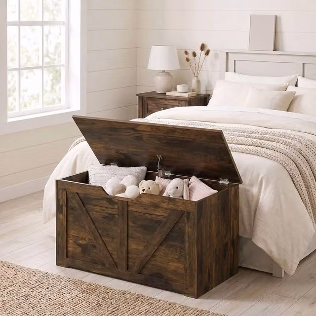 HOMCOM Rustic Brown Storage Trunk for your Living Room with Safety Hinge