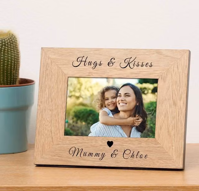 Uniqueful Personalised Hugs & Kisses Wood Picture Frame, Brown, W/D/H: 17.5 x 10 x 17.5 cm