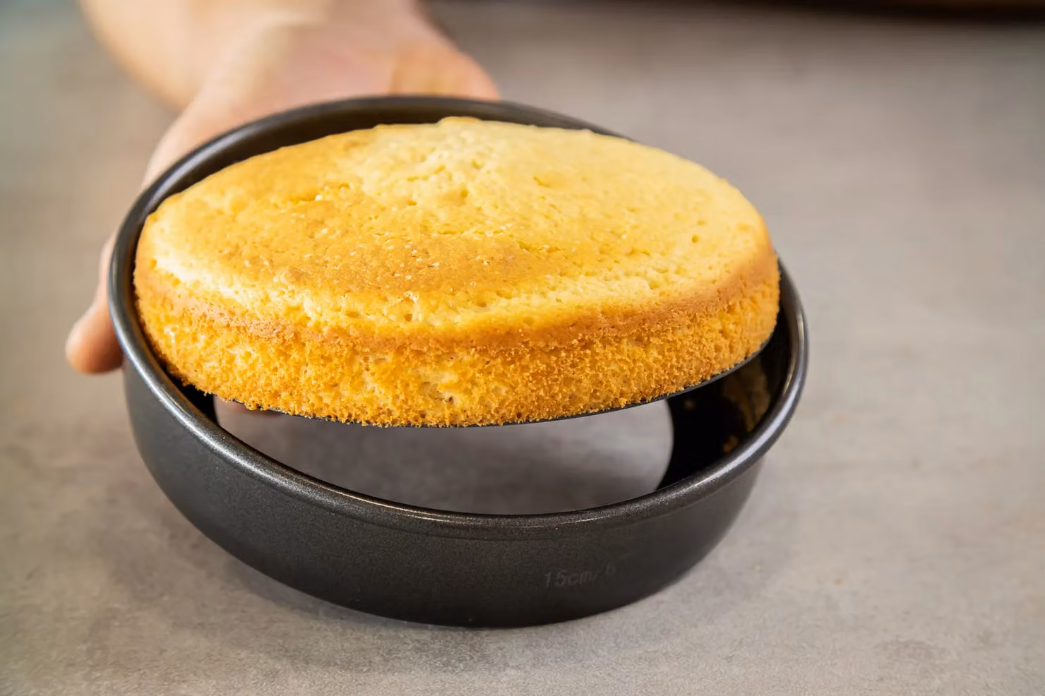 MasterClass Non-Stick Loose Base Round Carbon Steel Cake Tins, Set of 2, Diameter: 15 cm, Anthracite – 4