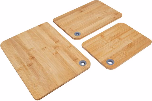 Orsina Set of Three Solid Acacia Wood Rectangular Chopping and Serving Boards with Metal Rings in Natural and Brown – 1