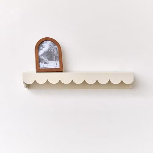 Melody Maison Large Beige Scalloped Wall Storage Shelf W: 61 cm, H: 16.5 cm, D: 10 cm