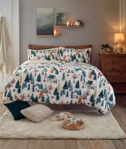 Deyongs Winter Walk Printed Fleece Duvet Cover Set with Sherpa Reverse, Multicolour Christmas Cabin and Trees Design, W/D/H: 180 x 200 cm
