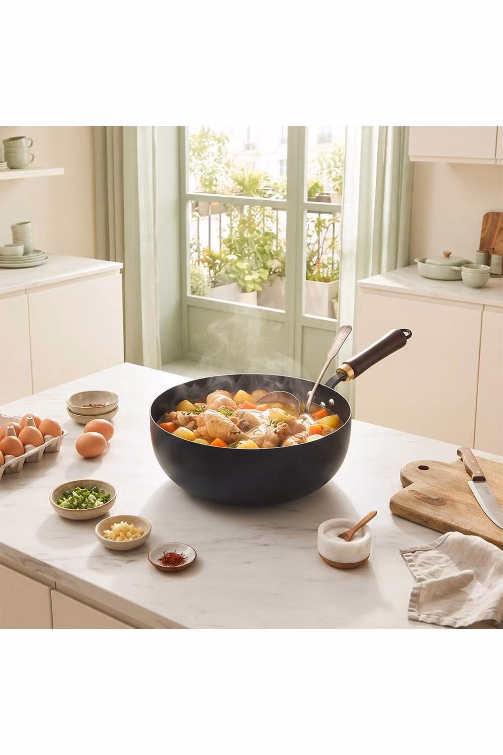 Living and Home Uncoated Cast Iron Wok with Hammered Finish in Black, Medium – 2