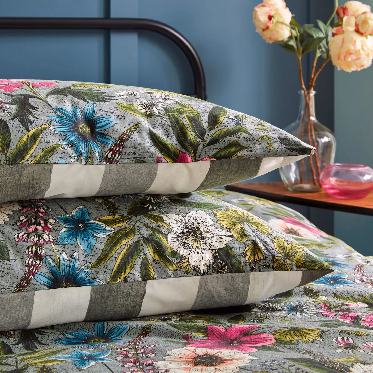 Wylder Nature Hidcote Manor Botanical Floral Cotton Reversible Duvet Cover Set, Petrol Blue, W: 140 cm, H: 200 cm – 3