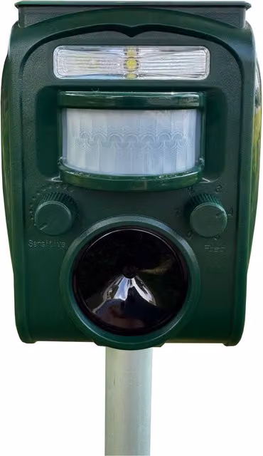 Solar Powered Ultrasonic Cat Repeller with Batteries, Green