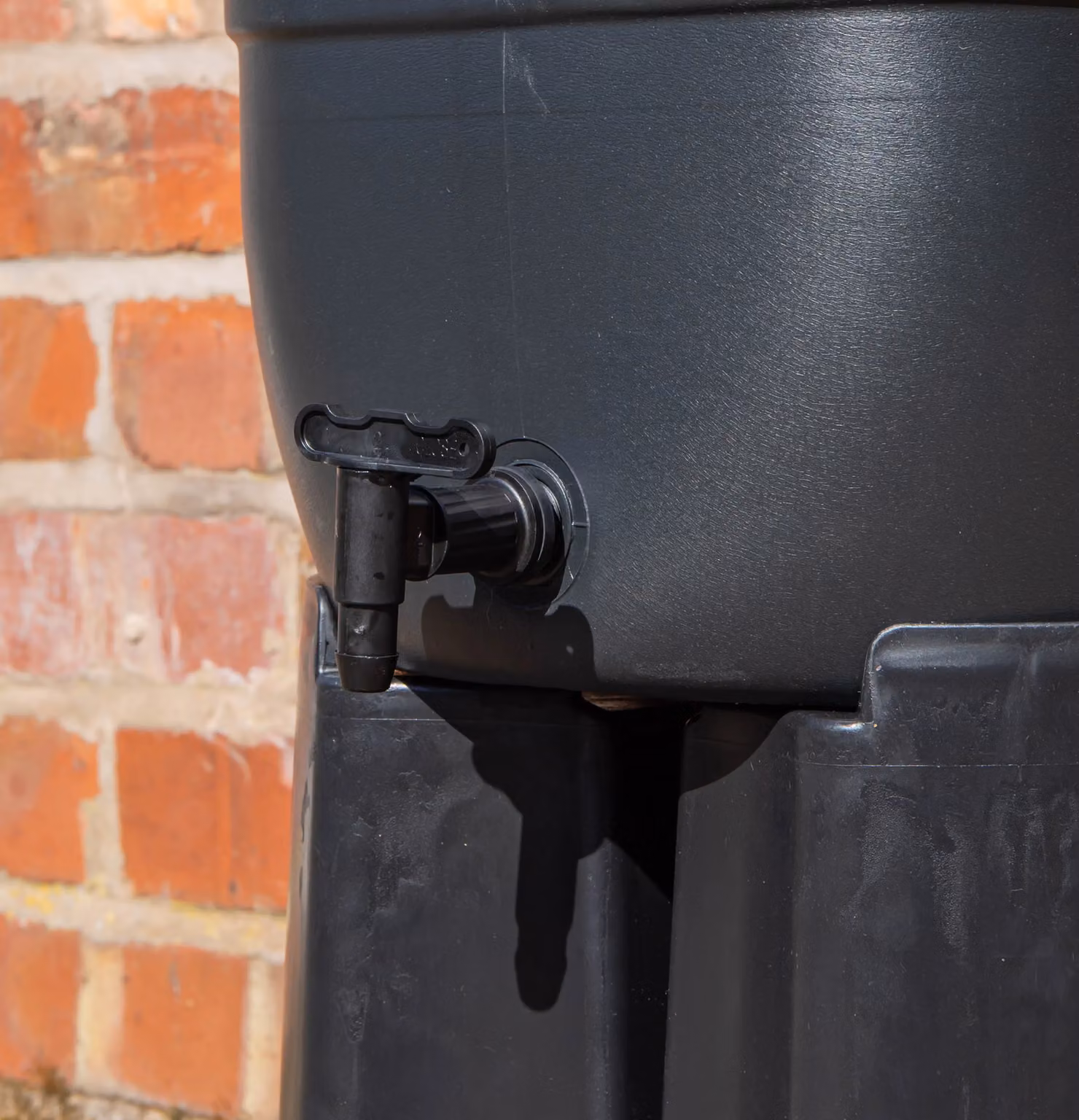 Samuel Alexander Strata 100L Slimline Garden Water Butt with Filter Kit and Stand in Black – 3