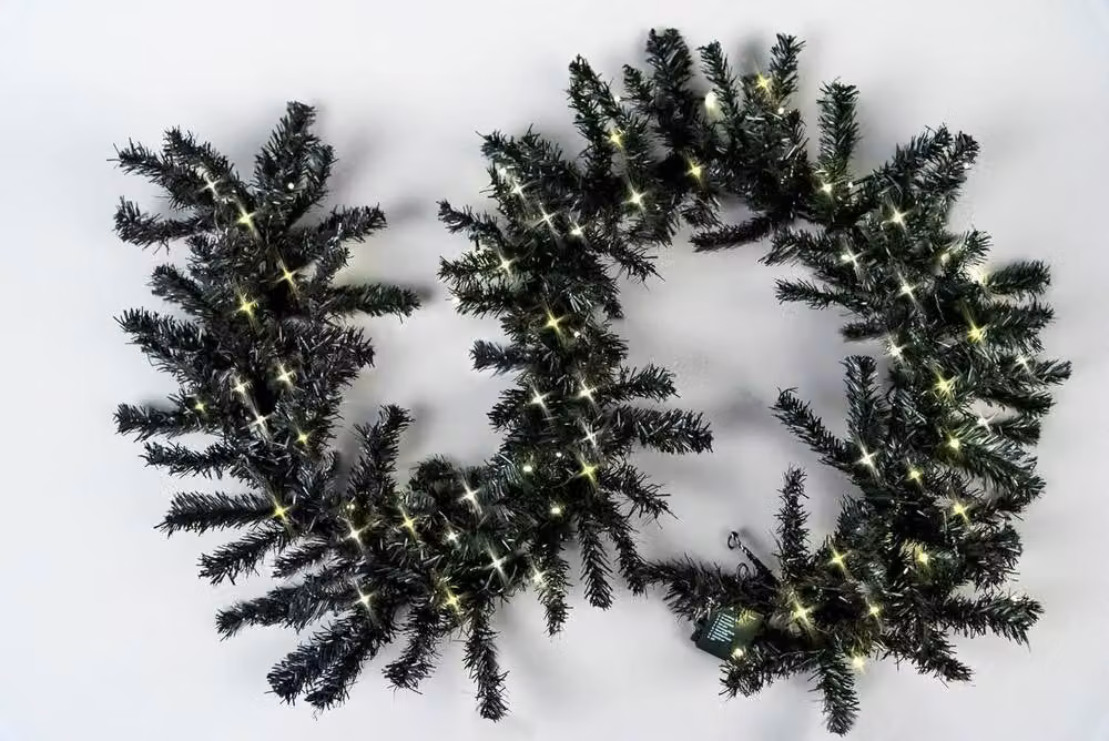 Shatchi 2m Prelit Alaskan Pine Christmas Garland in Green with Warm White LED Lights and Black Accents – 1