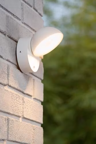 Lucide Finn Modern LED Outdoor Wall Light in White with Dusk Sensor and IP54 Rating – 2