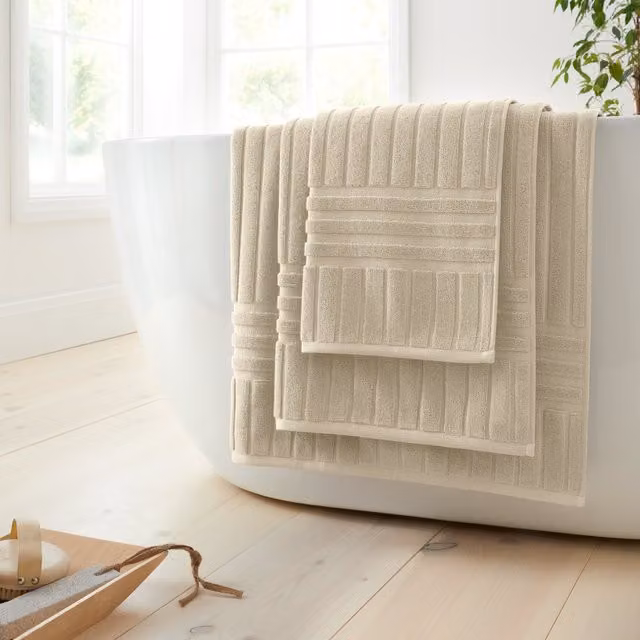 Bianca Hotel Cotton Bath Towel in Natural Beige, W/H: 70 x 127 cm