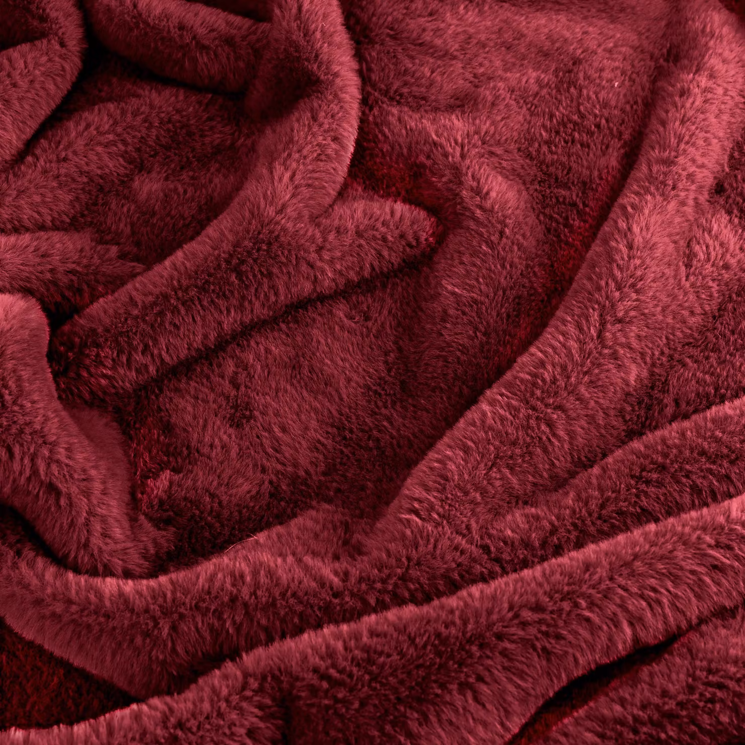 Furn Kallu Red Double-Sided Faux-Fur Throw, W: 150 cm, L: 200 cm – 3