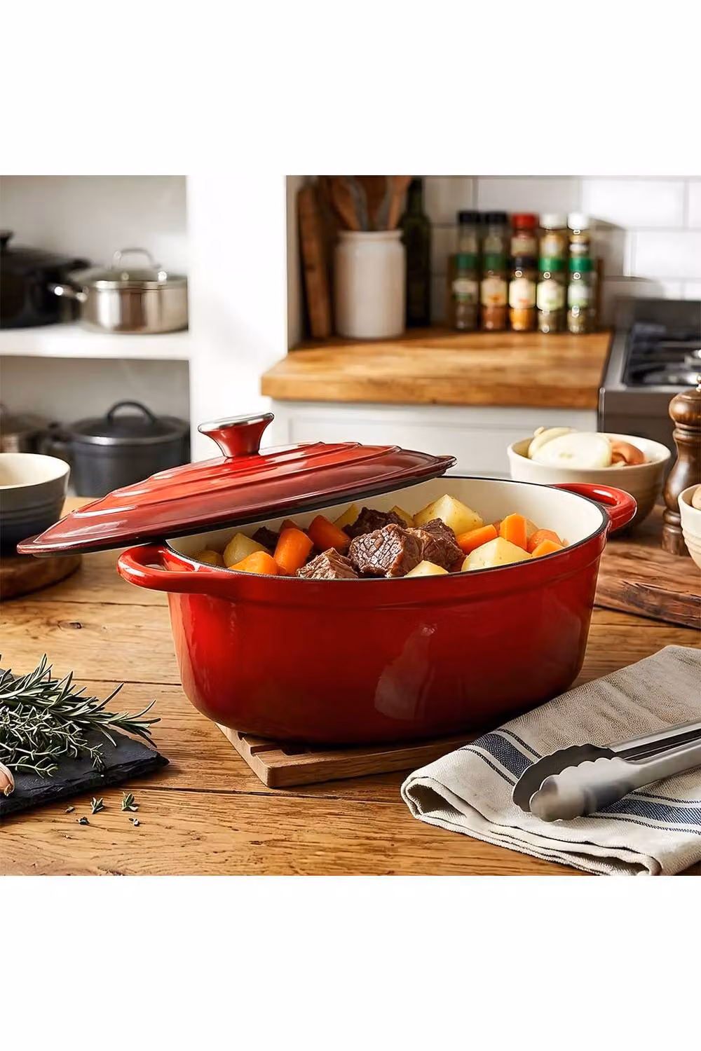 Living and Home Enamelled Cast Iron Dutch Oven Casserole in Red, 4.6 l – 5