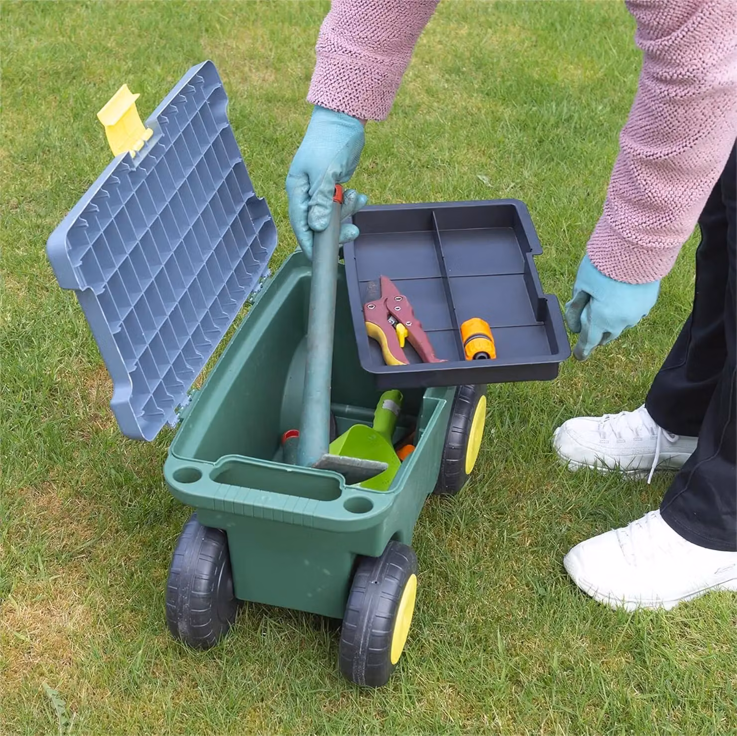 mysmartbuy Garden Tool Trolley and Seat in Green, Plastic Storage Cart with 4 Wheels, 2 Handles, Clasp Lid and Removable Tray, H: 30 cm, W: 55 cm, D: 27 cm – 5