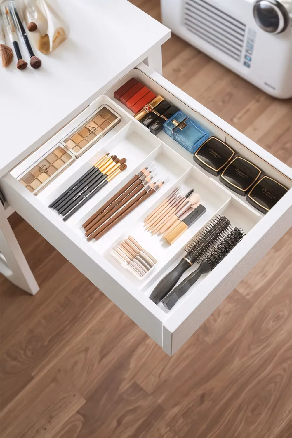Living and Home 2-Layer Expandable 6-Grid Cutlery Tray Drawer Organiser in White – 2
