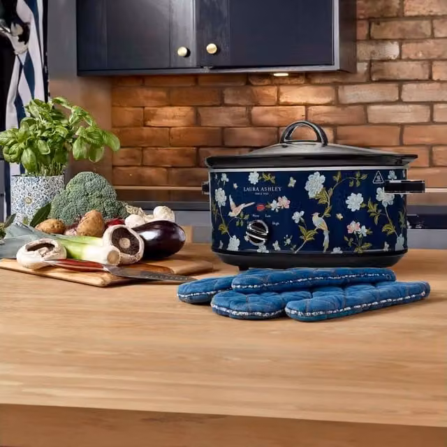 Laura Ashley Elveden 6.5L Slow Cooker in White and Navy