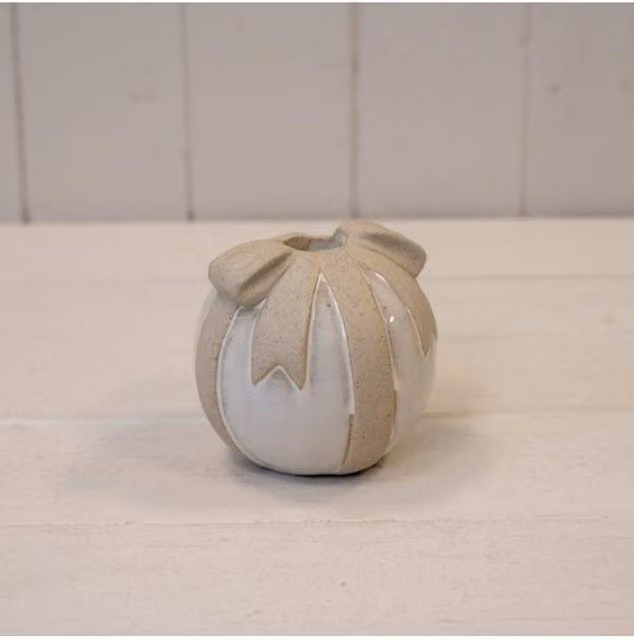 KDMD Ceramic Bauble Shaped Tealight Candle Holder with Textured Bow in Sand