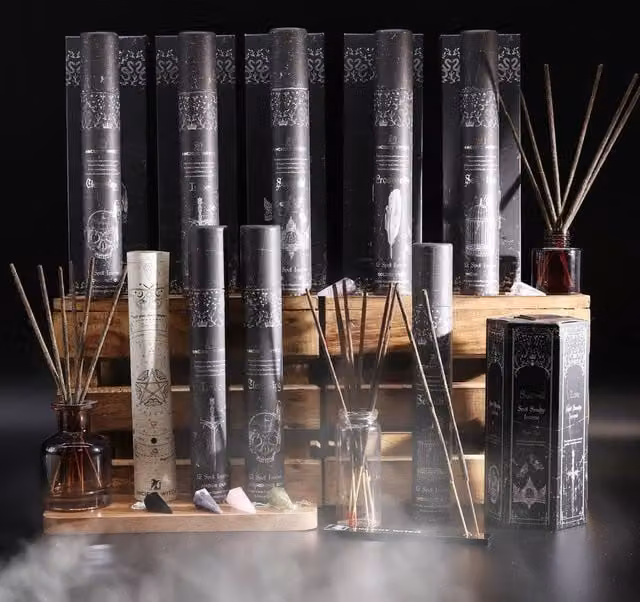 Serenityy Pyramid Display Incense Set with 5 Woody Scented Sticks in Black