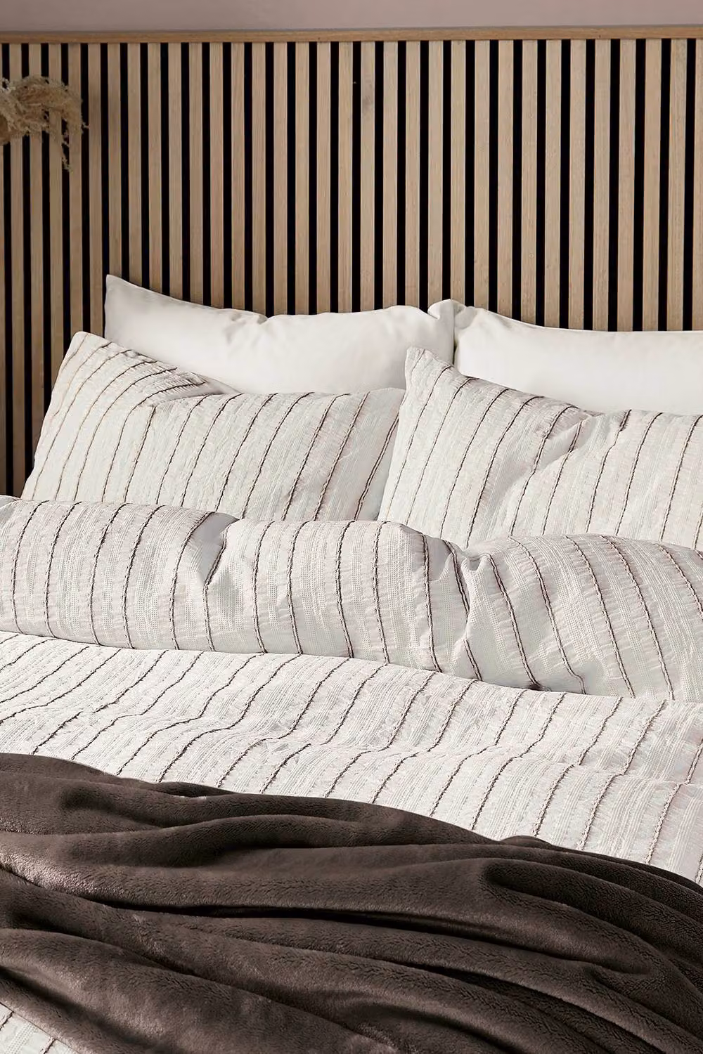 Helena Springfield Reversible Waffle Stripe Duvet Cover and Pillowcase Set in Brown, W/D/H: 200 x 220 cm and 140 x 200 cm – 2